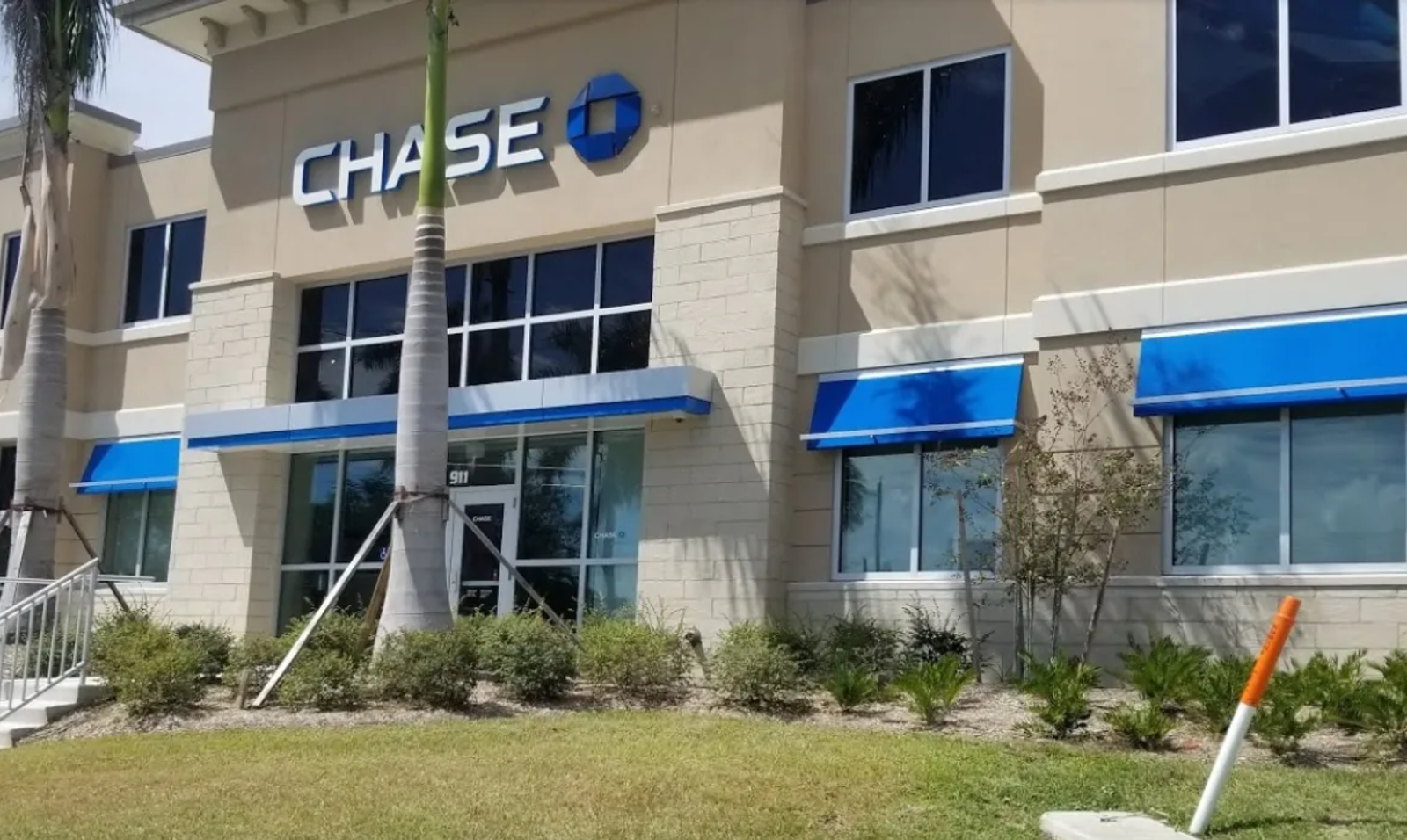 Durable & Professional Exterior Finish for Chase Bank — US 41 Carmelita