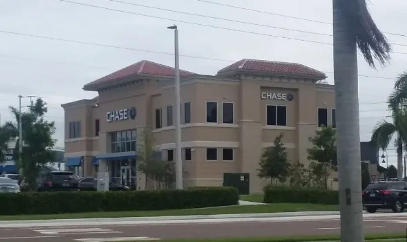 Durable & Professional Exterior Finish for Chase Bank — US 41 Carmelita